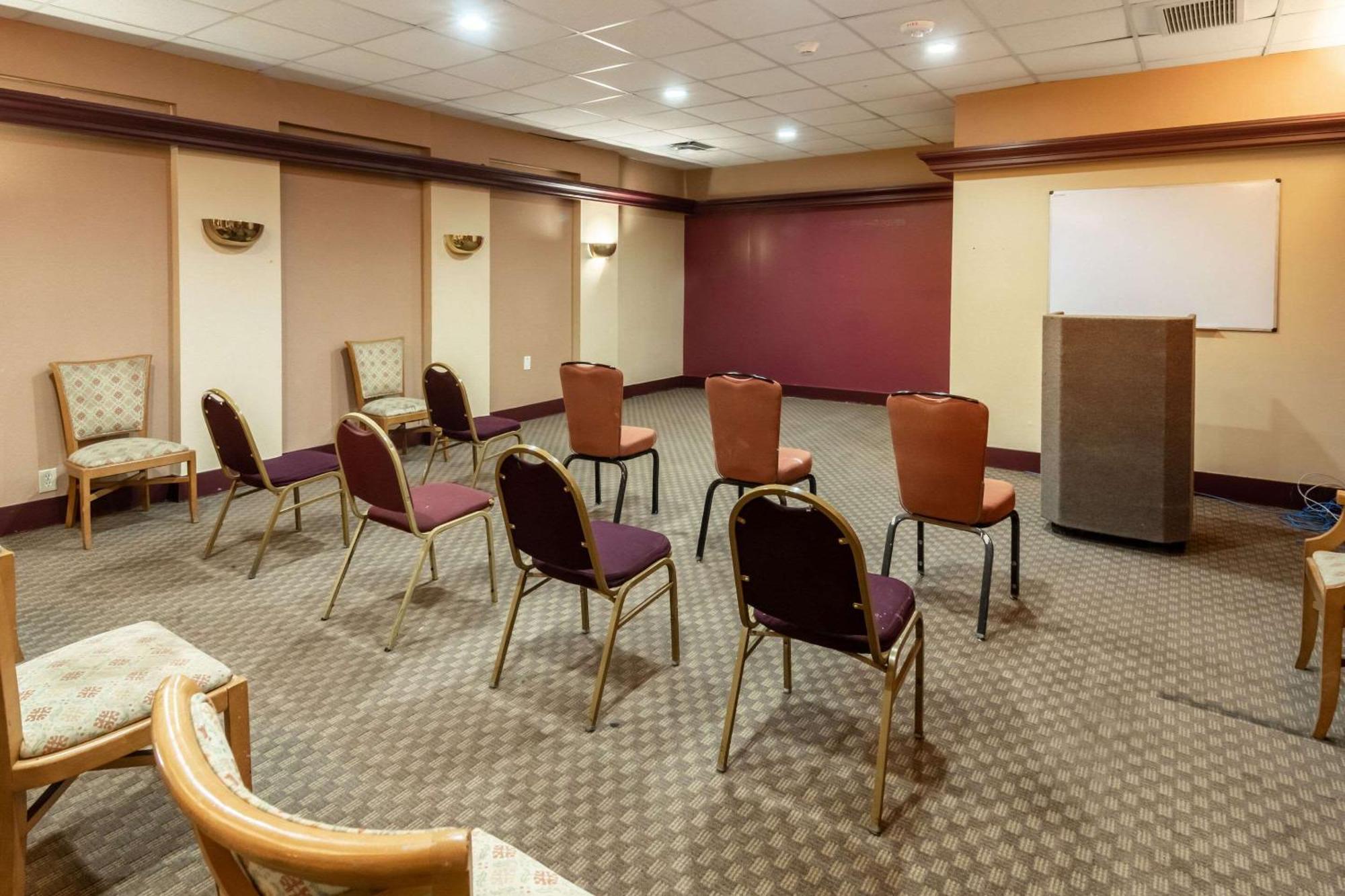Rodeway Inn Дънканвил Екстериор снимка