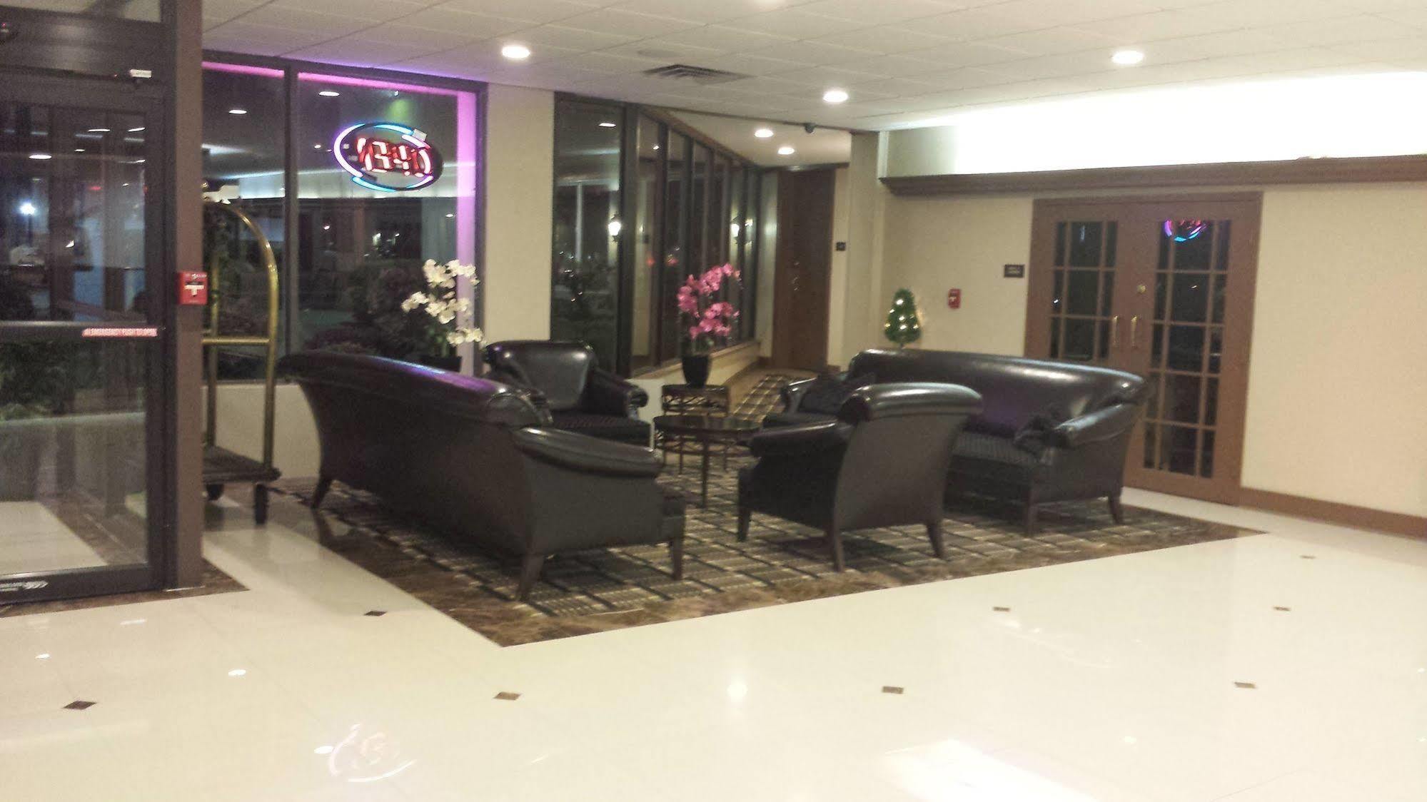 Rodeway Inn Дънканвил Екстериор снимка